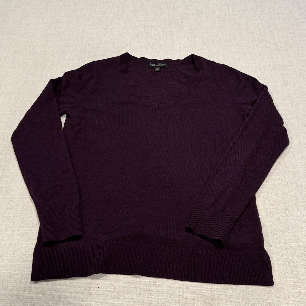 Banana Republic Sweater Womens XS Purple 100% Merino Wool V Neck Knit Pullover